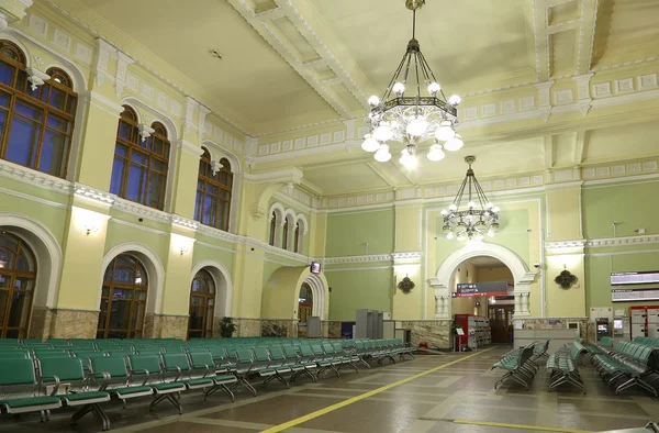 O interior da estação ferroviária de Rizhsky (Rizhsky vokzal, estação de Riga) sala de espera é uma das nove estações ferroviárias principais em Moscou, Rússia. Foi construído em 1901. — Fotografia de Stock