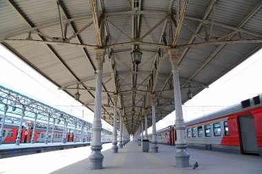 Yaroslavsky tren istasyonu, Moskova, Rusya - Moskova Komsomolskaya Meydanı'nda yer alan, dokuz ana tren istasyonları biridir. Dokuz Moskova İstasyon tüm yüksek yolcu işlem hacmi vardır