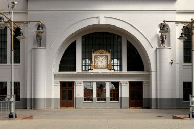 Kiyevskaya tren istasyonu (Kiyevsky demiryolu terminali, Kievskiy vokzal) - Moskova, Rusya'nın dokuz ana tren istasyonları biridir