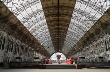 Kiyevskaya tren istasyonu (Kiyevsky demiryolu terminali, Kievskiy vokzal) - Moskova, Rusya'nın dokuz ana tren istasyonları biridir