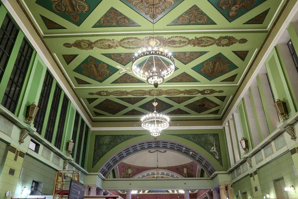 Interior estación de tren de Kiyevskaya (terminal de ferrocarril de Kiyevsky, Kievskiy vokzal) es una de las nueve principales estaciones de tren de Moscú, Rusia — Foto de Stock