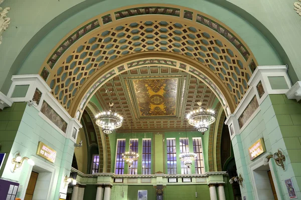 Interior estación de tren de Kiyevskaya (terminal de ferrocarril de Kiyevsky, Kievskiy vokzal) es una de las nueve principales estaciones de tren de Moscú, Rusia — Foto de Stock