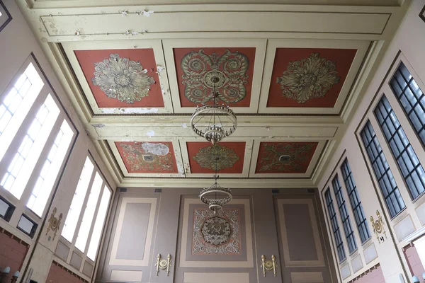 Interior estación de tren de Kiyevskaya (terminal de ferrocarril de Kiyevsky, Kievskiy vokzal) es una de las nueve principales estaciones de tren de Moscú, Rusia — Foto de Stock