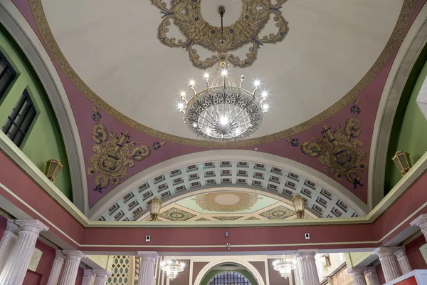 Der innere Kijewskaja-Bahnhof (Kijewskij-Bahnhof, Kijewskij Woksal) ist einer der neun Hauptbahnhöfe von Moskau, Russland — Stockfoto