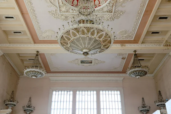 Interior Kiyevskaya estação ferroviária (Kiyevsky terminal ferroviário, Kievskiy vokzal) é uma das nove principais estações ferroviárias de Moscou, Rússia — Fotografia de Stock