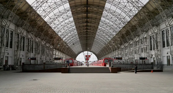 Kiyevskaya estação ferroviária (Kiyevsky terminal ferroviário, Kievskiy vokzal) é uma das nove principais estações ferroviárias de Moscou, Rússia — Fotografia de Stock