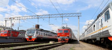 Tren Moskova yolcu platformda (Savelovsky tren istasyonu) Rusya'nın Moskova kentinde dokuz ana tren istasyonları biridir