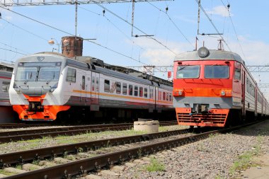 Tren Moskova yolcu platformda (Savelovsky tren istasyonu) Rusya'nın Moskova kentinde dokuz ana tren istasyonları biridir