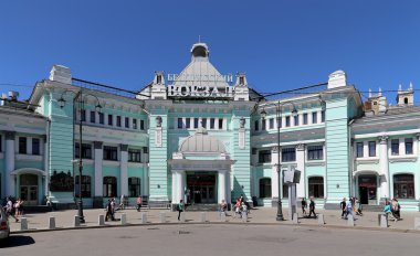 Belorussky tren istasyonu--dokuz ana tren istasyonları, Moskova, Rusya, biridir. 1870 yılında açıldı ve mevcut haliyle 1907-1912 yılında yeniden inşa edildi