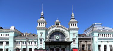 Belorussky tren istasyonu--dokuz ana tren istasyonları, Moskova, Rusya, biridir. 1870 yılında açıldı ve mevcut haliyle 1907-1912 yılında yeniden inşa edildi