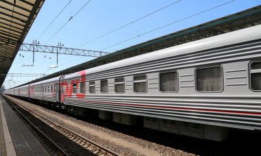 Tren Moskova yolcu platformda (Belorussky tren istasyonu) Rusya'nın Moskova kentinde dokuz ana tren istasyonları biridir