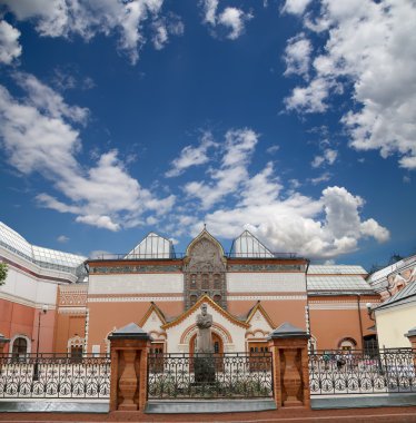 Devlet Tretyakov Galerisi, Moskova, Rusya, Rus güzel sanatlar dünyanın en önde gelen emanetçi bir sanat galerisi var. Galerinin geçmiş 1856 yılında başlar. Sanatçı V.Vasnetsov salonu. Koleksiyon - 130.000 sergiler