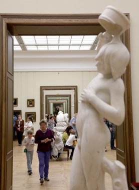 Devlet Tretyakov Galerisi, Moskova, Rusya, Rus güzel sanatlar dünyanın en önde gelen emanetçi bir sanat galerisi var. Galerinin geçmiş 1856 yılında başlar
