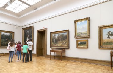 Devlet Tretyakov Galerisi, Moskova, Rusya, Rus güzel sanatlar dünyanın en önde gelen emanetçi bir sanat galerisi var. Galerinin geçmiş 1856 yılında başlar