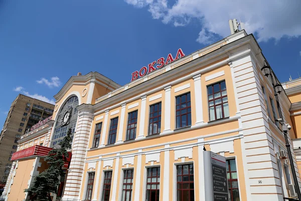 La stazione ferroviaria di Savelovsky (Savyolovsky, Savyolovskiy, Savyolovsky o Savelovskiy) è una delle nove principali stazioni ferroviarie di Mosca, in Russia. . — Foto Stock