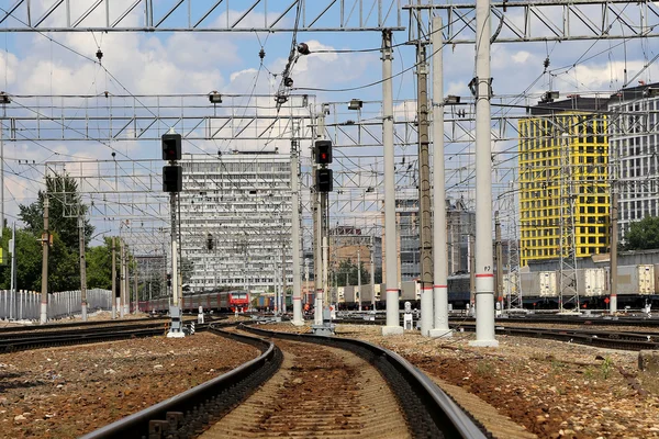 Vlak na platformě osobní Moskva (Savelovsky nádraží) je jedním z devíti hlavních nádraží v Moskvě, Rusko — Stock fotografie