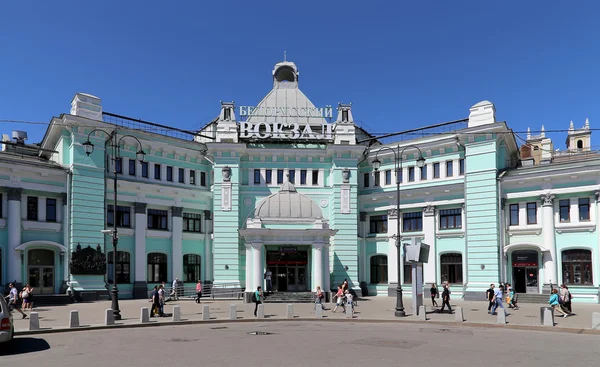 Belorussky railway station--är en av de nio stora järnvägsstationerna i Moskva. Det öppnades år 1870 och återuppbyggdes i sin nuvarande form i 1907-1912 — Stockfoto