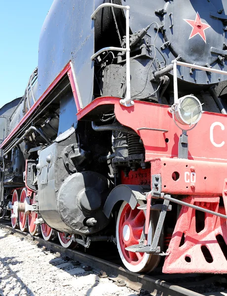 Locomotiva a vapor antiga, museu de Moscou de estrada de ferro na Rússia, estação ferroviária de Rizhsky (Rizhsky vokzal, estação de Riga ) — Fotografia de Stock