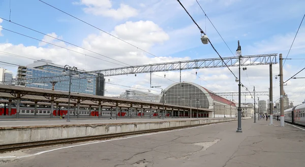Kiyevskaya railway station  (Kiyevsky railway terminal,  Kievskiy vokzal) -- is one of the nine main railway stations of Moscow, Russia — Stock Photo, Image