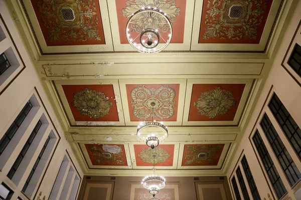 Interior estación de tren de Kiyevskaya (terminal de ferrocarril de Kiyevsky, Kievskiy vokzal) es una de las nueve principales estaciones de tren de Moscú, Rusia — Foto de Stock