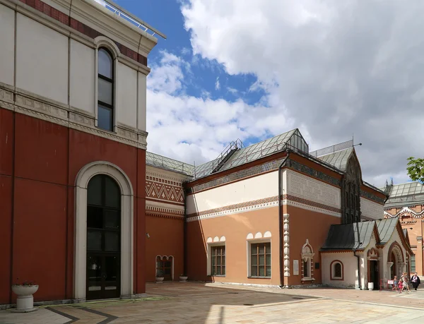 Galerie nationale Tretiakov est une galerie d'art à Moscou, en Russie, le premier dépositaire des beaux-arts russes dans le monde. L'histoire de Gallery commence en 1856. Salle de l'artiste V.Vasnetsov. Collection - 130 000 pièces — Photo