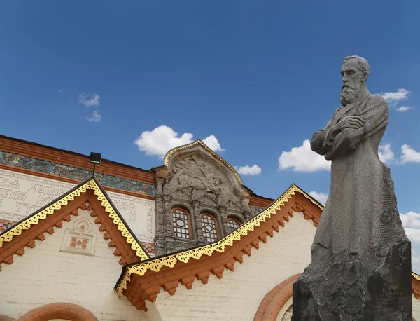 Devlet Tretyakov Galerisi, Moskova, Rusya, Rus güzel sanatlar dünyanın en önde gelen emanetçi bir sanat galerisi var. Galerinin geçmiş 1856 yılında başlar. Sanatçı V.Vasnetsov salonu. Koleksiyon - 130.000 sergiler