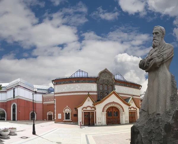 Devlet Tretyakov Galerisi, Moskova, Rusya, Rus güzel sanatlar dünyanın en önde gelen emanetçi bir sanat galerisi var. Galerinin geçmiş 1856 yılında başlar. Sanatçı V.Vasnetsov salonu. Koleksiyon - 130.000 sergiler