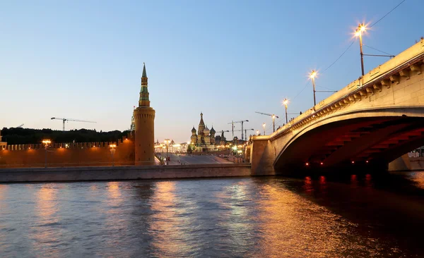 Vista nocturna del Kremlin, Moscú, Rusia- la vista más popular de Moscú —  Fotos de Stock