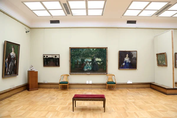 Galerie nationale Tretiakov est une galerie d'art à Moscou, en Russie, le premier dépositaire des beaux-arts russes dans le monde. L'histoire de la Galerie commence en 1856 . — Photo