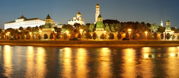 Vue panoramique nocturne du Kremlin, Moscou, Russie- la vue la plus populaire de Moscou — Photo