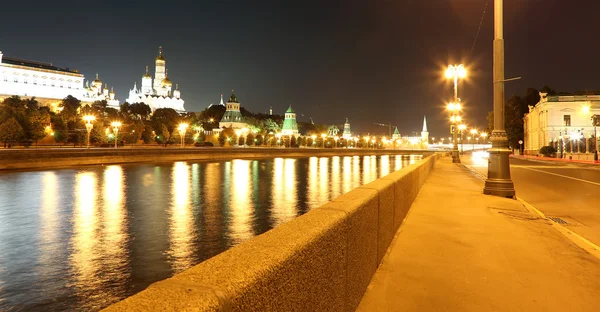 クレムリン、モスクワ, ロシア連邦 - モスクワの最も人気のあるビューの夜景 — ストック写真