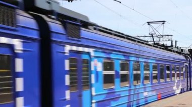 Tren Moskova yolcu platformu (Yaroslavsky tren istasyonu) ve yolcu, Rusya - Moskova Komsomolskaya Meydanı'nda yer alan, dokuz ana tren istasyonları biridir. Dokuz Moskova İstasyon tüm yüksek yolcu işlem hacmi vardır