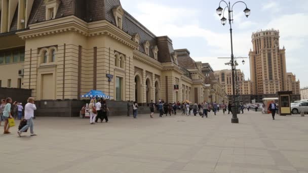 Paveletsky railway station and passengers -- is one of the nine main railway stations in Moscow, Russia — Stock Video