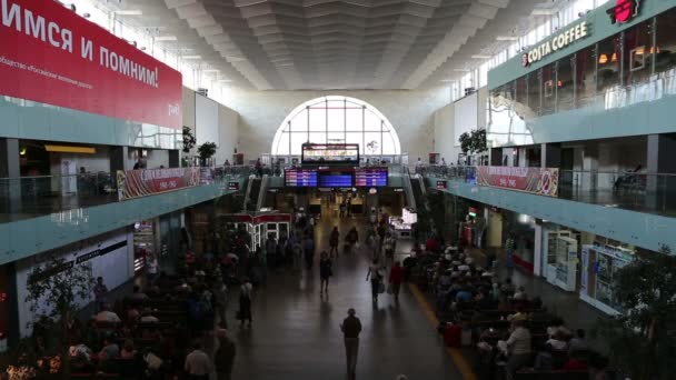 Leningradsky railway station and passengers-- is one of the nine main railway stations of Moscow, Russia — Stock Video