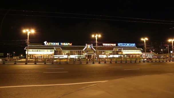 Trafiken på motorvägen i stora staden (på natten), Moskva, Ryssland — Stockvideo