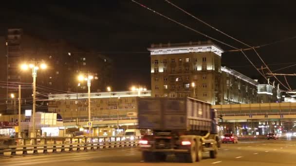 Trafik otoyol (gece) büyük şehir, Moskova, Rusya — Stok video