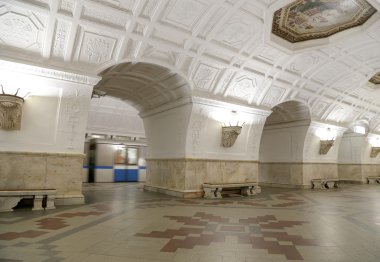 Belorusskaya (Koltsevaya hat), Rusya'nın Moskova metro istasyonu. 30.01.1952 içinde açıldığı