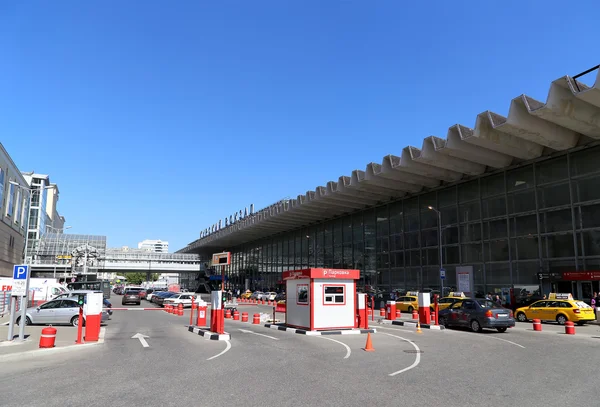 Kursky spoorlijn terminal (ook bekend als Moskou Kurskaya spoorwegen) is één van de negen spoorweg terminals in Moskou, Rusland — Stockfoto