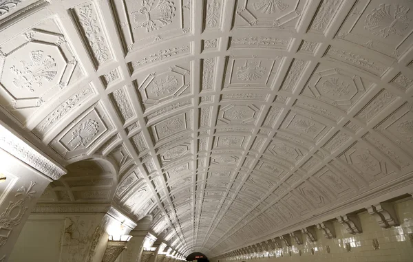 Stazione della metropolitana Belorusskaya (Koltsevaya Line) a Mosca, Russia. È stato inaugurato nel 30.01.1952 — Foto Stock