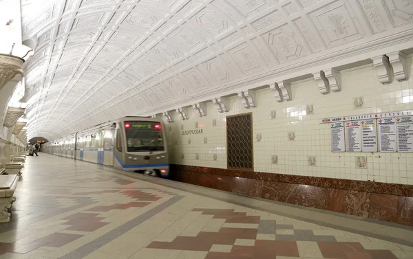Stacja metra Belorusskaya (linia Kolcewaja) w Moskwie. Został otwarty w 30.01.1952 — Zdjęcie stockowe