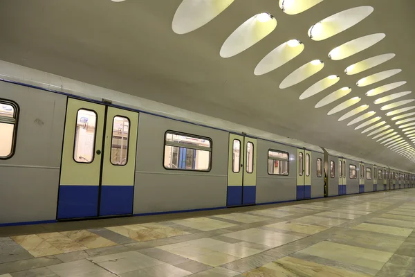 Nakhimovsky Prospekt Rusya'nın Moskova metro istasyonu. 08.11.1983 içinde açıldığı