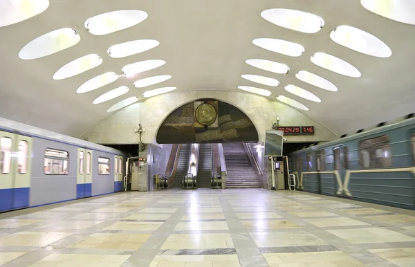 在莫斯科，俄罗斯的 Nakhimovsky 大街的地铁站。它是在 08.11.1983 中打开 — 图库照片