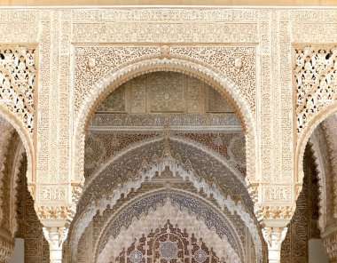 Kemer içinde İslami tarz içinde Alhambra, Granada, İspanya