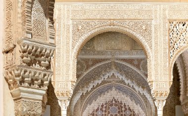 Kemer içinde İslami tarz içinde Alhambra, Granada, İspanya