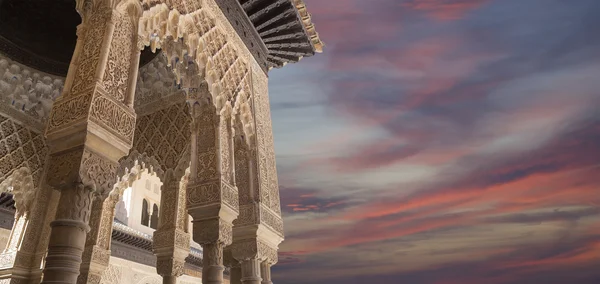 Arches in Islamic style in Alhambra, Granada,Spain — Stock Photo, Image