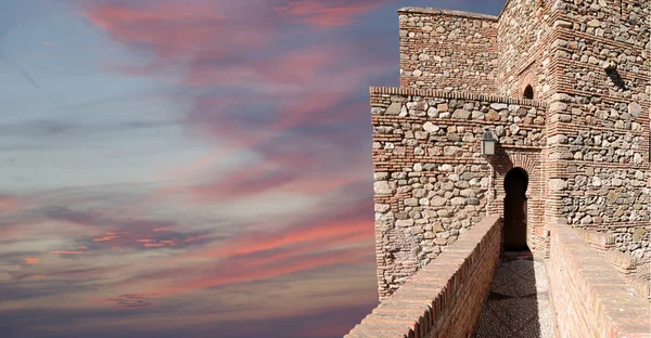 Zamek Alcazaba na górze Gibralfaro. Malaga, Hiszpania — Zdjęcie stockowe