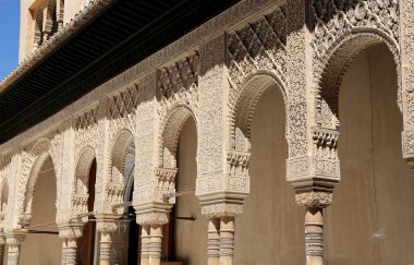 Kemer içinde İslami tarz içinde Alhambra, Granada, İspanya