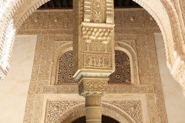 Kemer içinde İslami tarz içinde Alhambra, Granada, İspanya