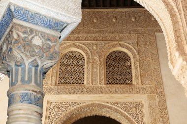 Kemer içinde İslami tarz içinde Alhambra, Granada, İspanya
