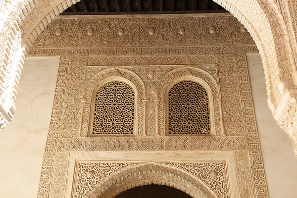 Detail islamischer Fliesenarbeiten an der Alhambra, Granada, Spanien — Stockfoto